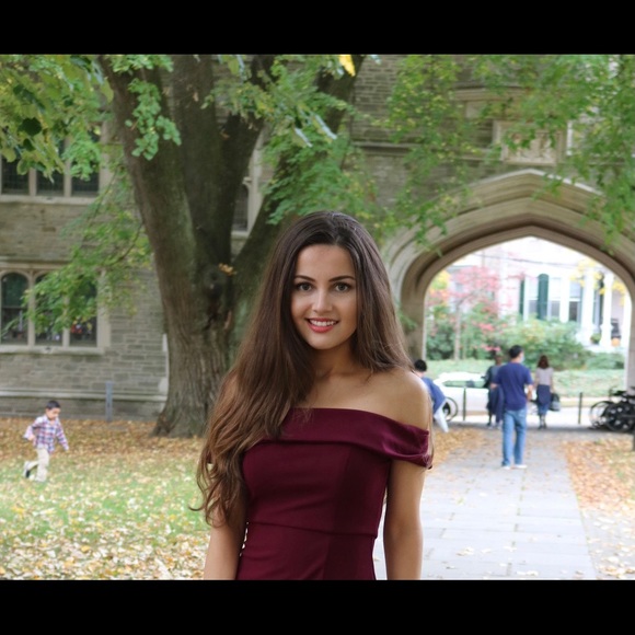 Meet your Posher, Setora - Picture 1 of 1